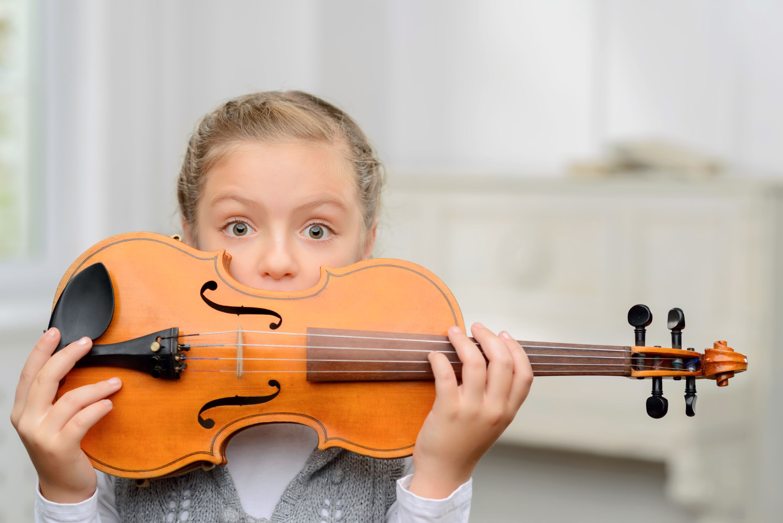 Скрипичный ребенок. Скрипка. Уроки скрипки для детей. Скрипка фото. Дети с музыкальными инструментами Эстетика.